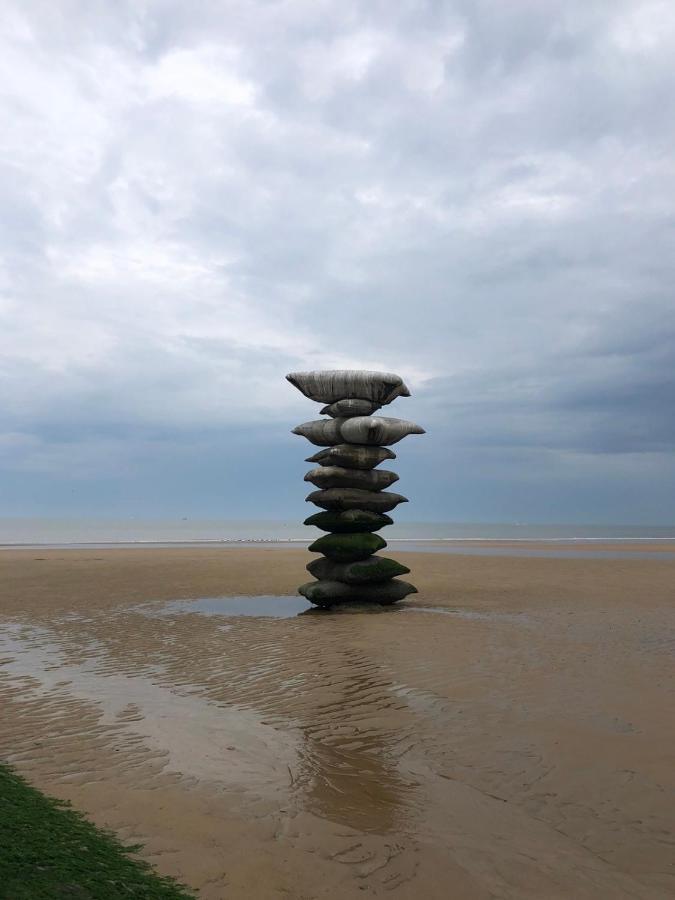 A&s - - * Ostend