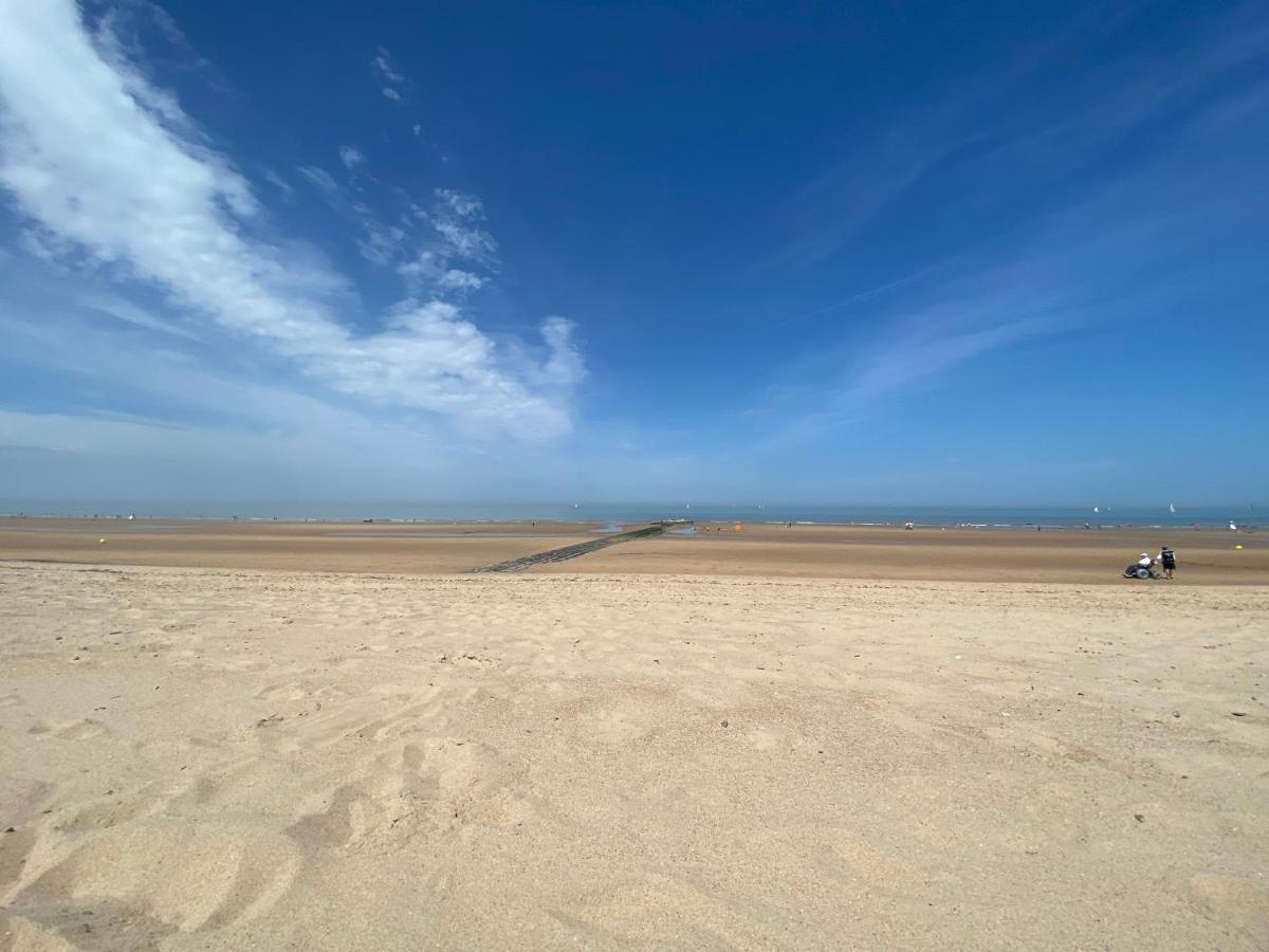 A&s - - * Ostend